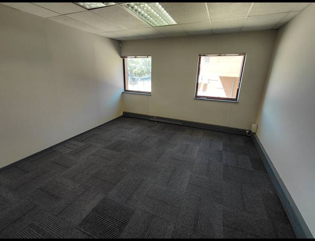 2,037M² OFFICE TO LET IN VORNA VALLEY
